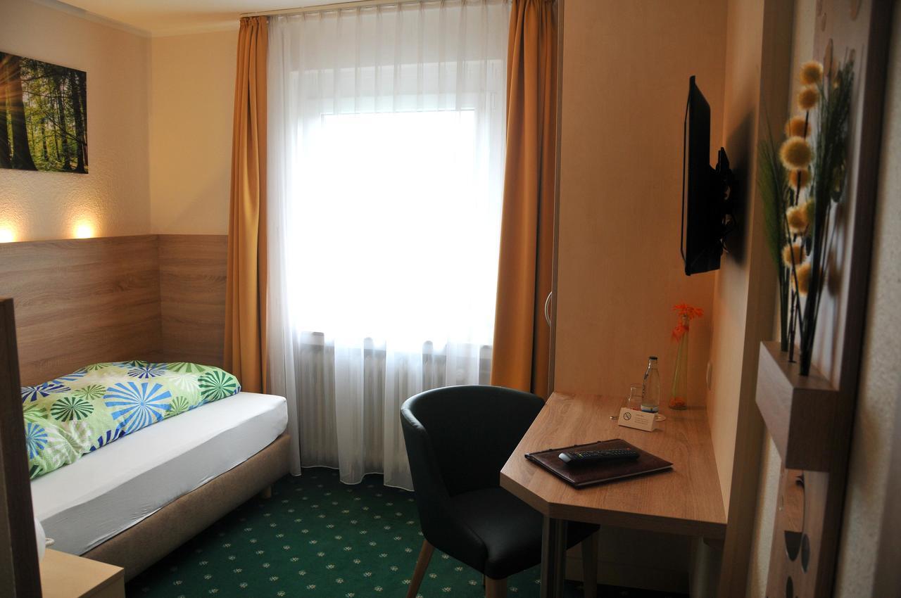 Single Room,633041163:JPEG