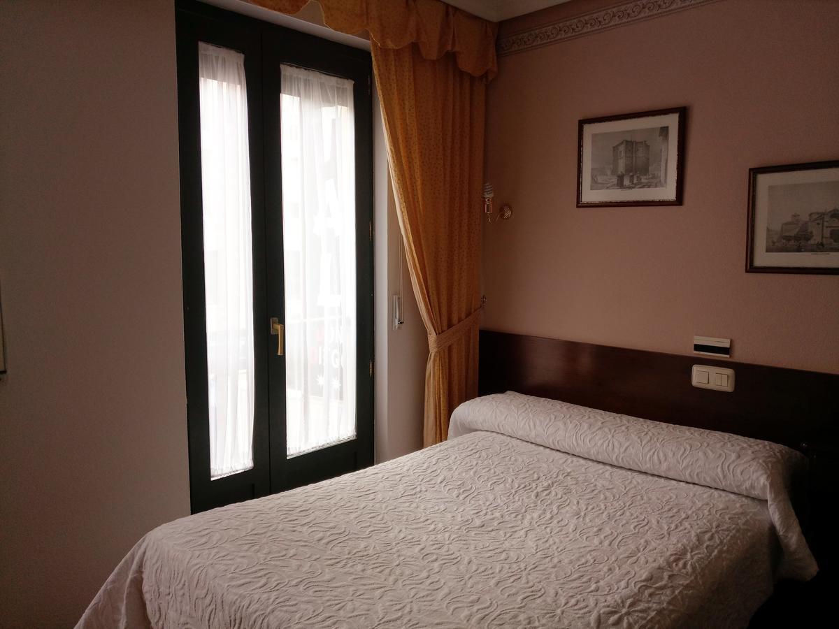 Single Room,633069690:JPEG