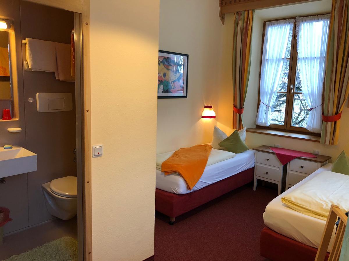 Budget Twin Room "Klein aber Fein" street side