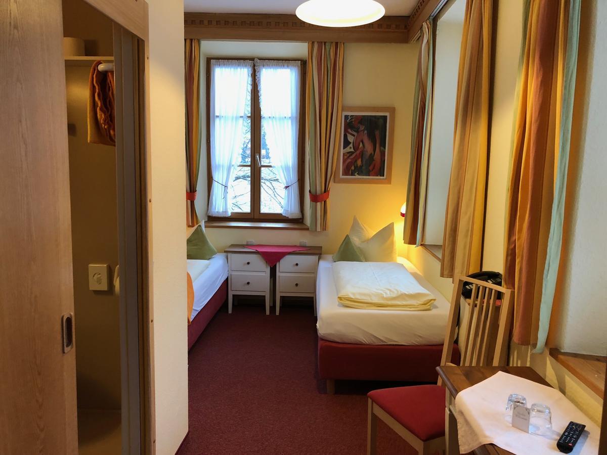 Budget Twin Room "Klein aber Fein" street side