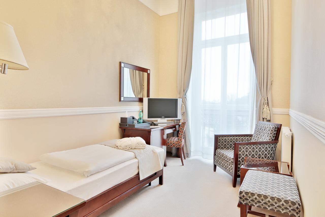 Single Room,633174237:JPEG