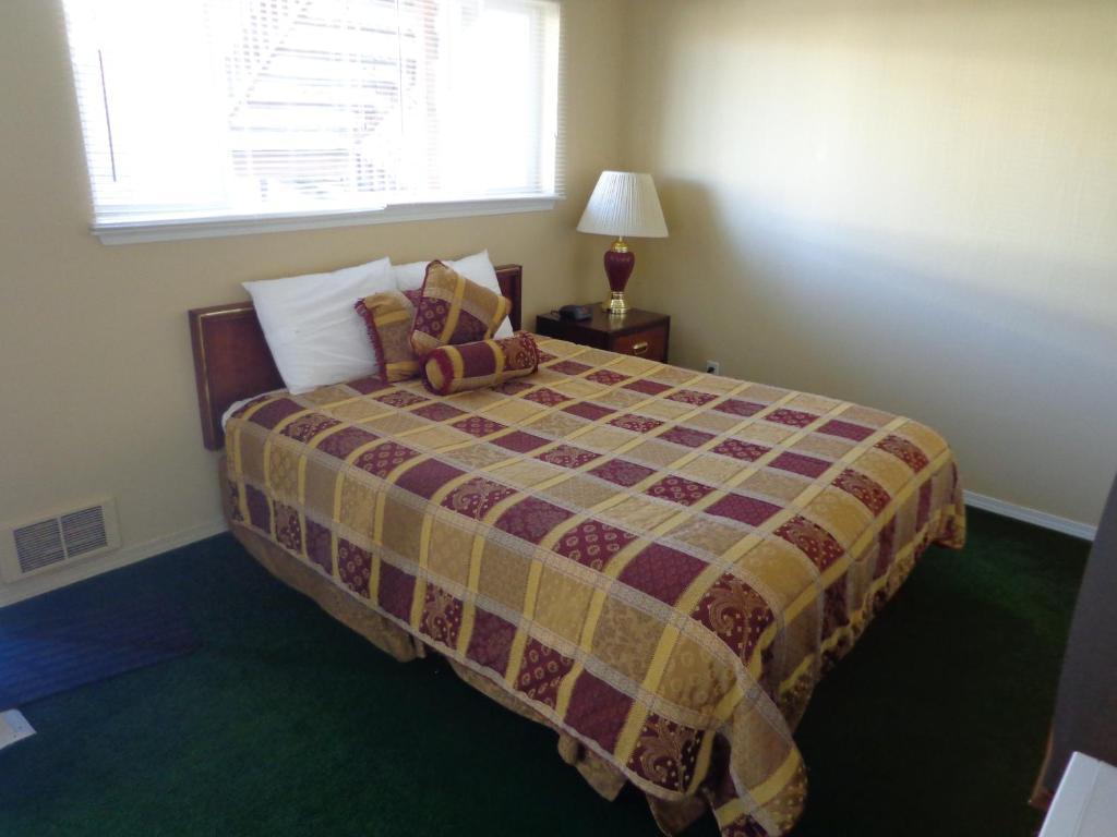 One-Bedroom Queen Suite