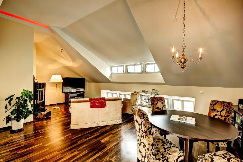 Two-Bedroom Penthouse Apartment,1228298699:JPEG