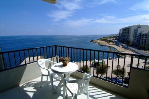Double or Twin Room Sea View