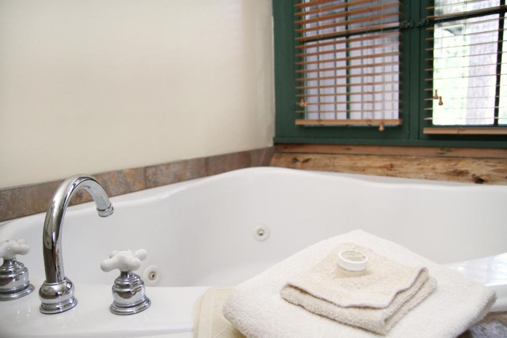 King Room Spa Bath