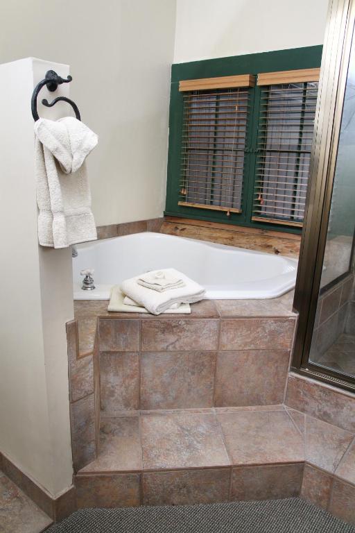 King Room Spa Bath