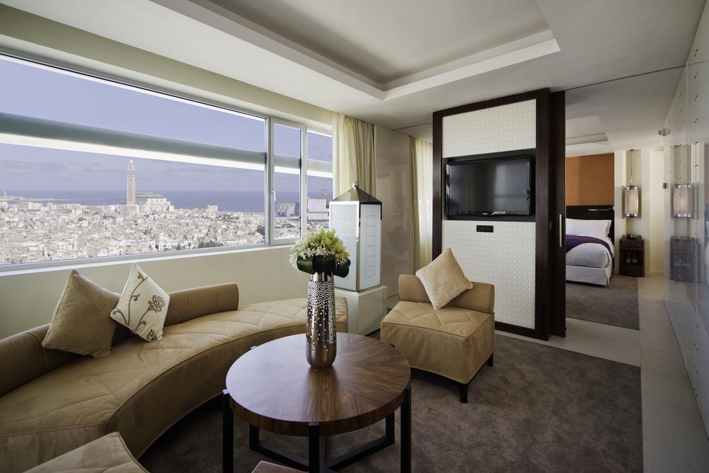 Suite Prestige avec Lit King-Size et Salon Séparé - Vue sur Mosquée et Médina