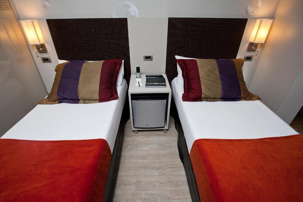 Standard Twin Room,63964747:JPEG