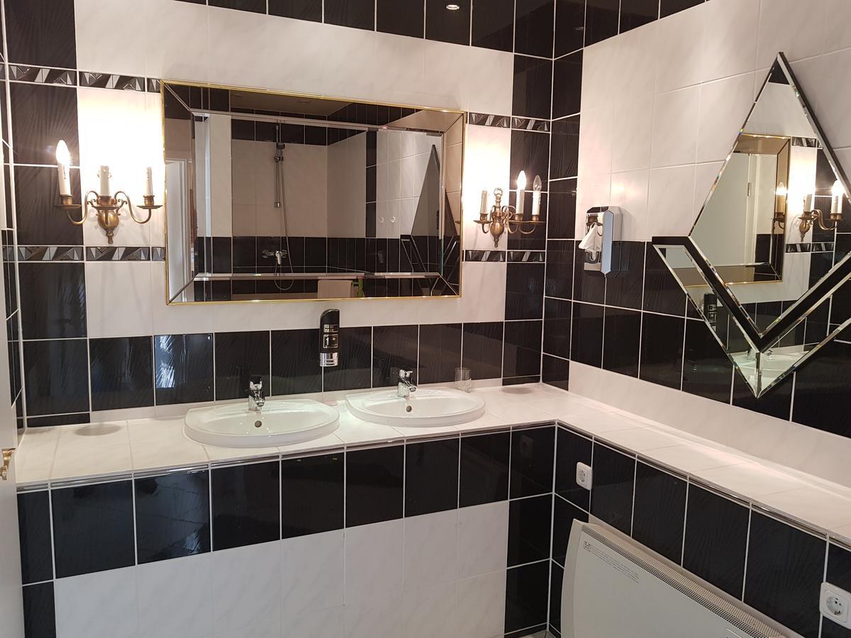 Standard Single Room,664871106:JPEG