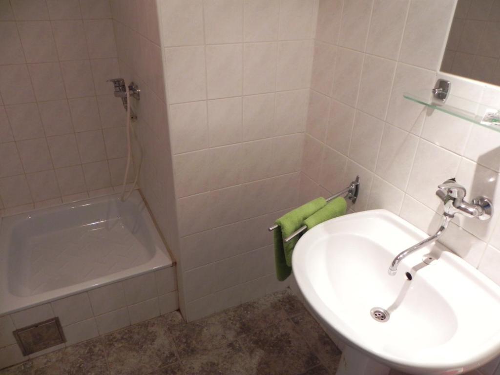 Standard Triple Room,679461318:JPEG