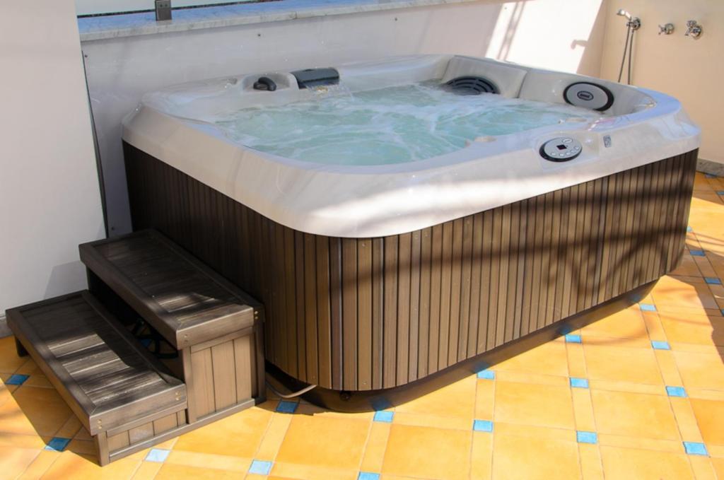 Suite Hot Tub Sea View