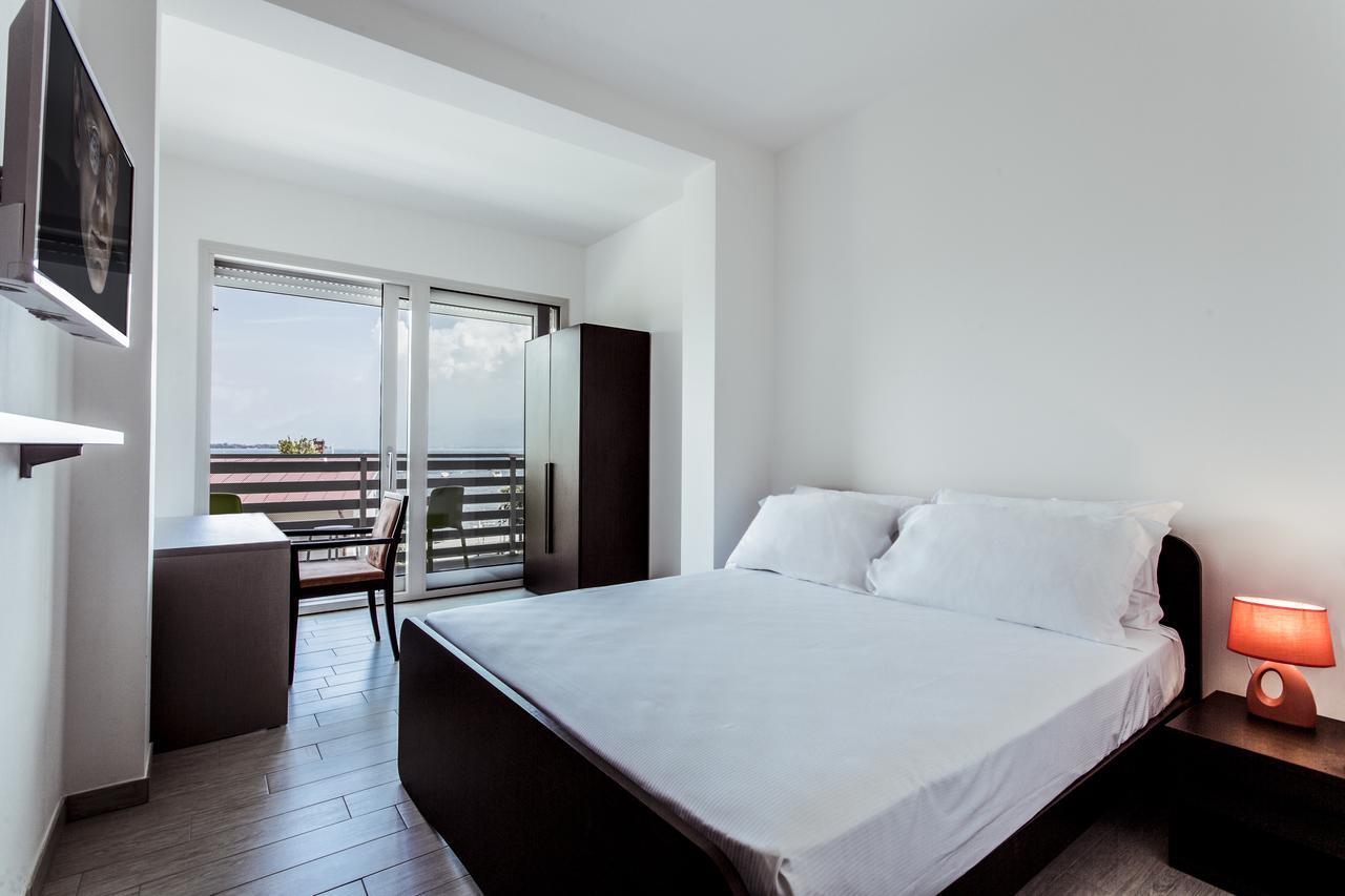 Double Room Balcony Lake view