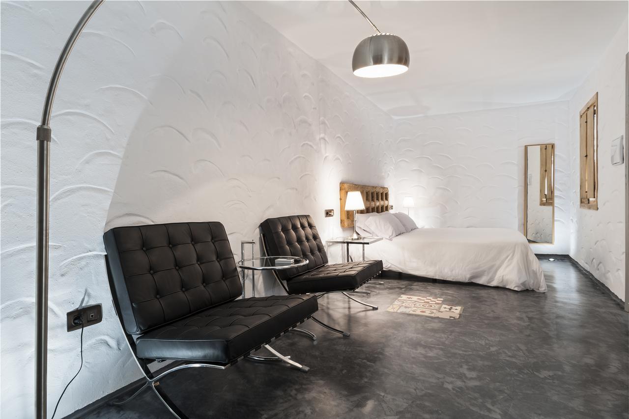 Large Double Room,638295558:JPEG