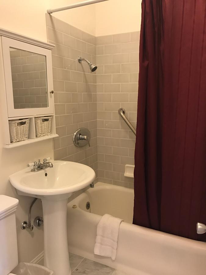 Deluxe Queen Room,638317863:JPEG