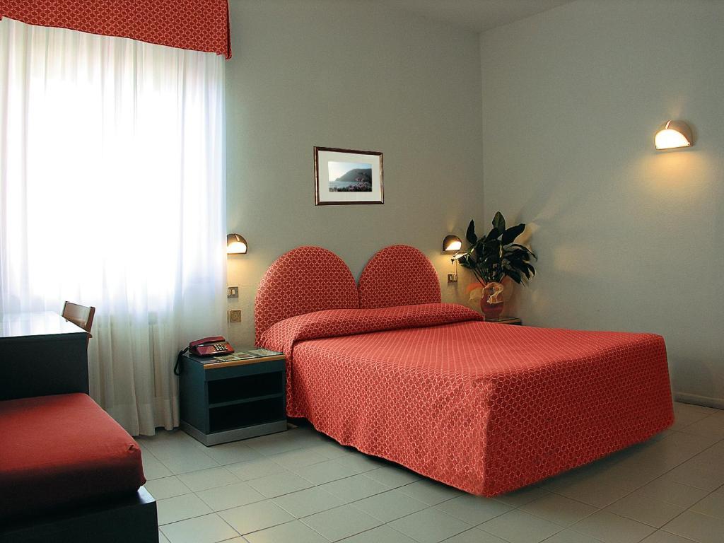 Double or Twin Room,63938152:JPEG