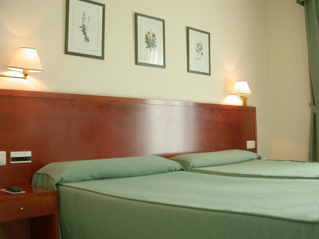 Standard Twin Room,63960583:JPEG