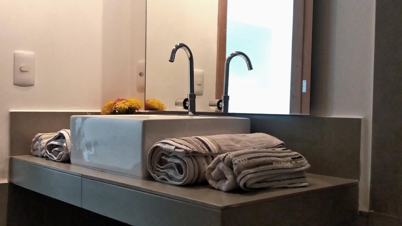 Deluxe King Suite,639643029:JPEG