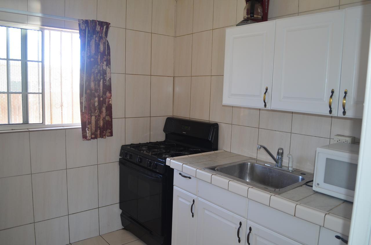 Deluxe King Room with Kitchenette - Non-smoking