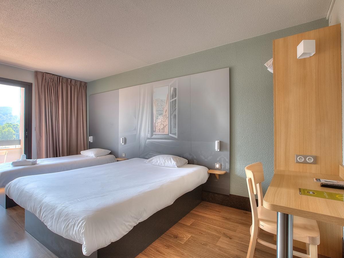 Twin Room,1632283159:JPEG