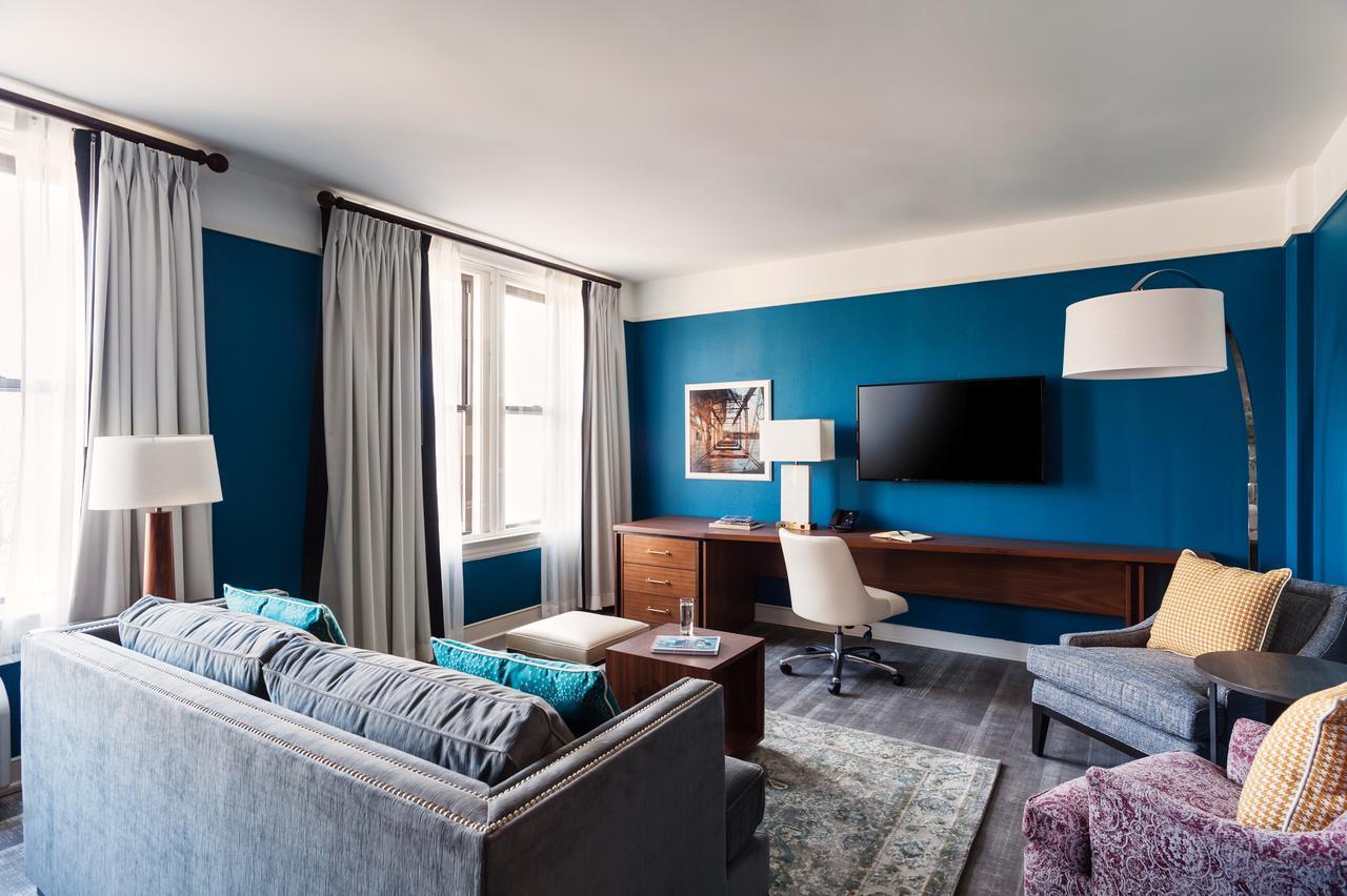 Roomy King Suite