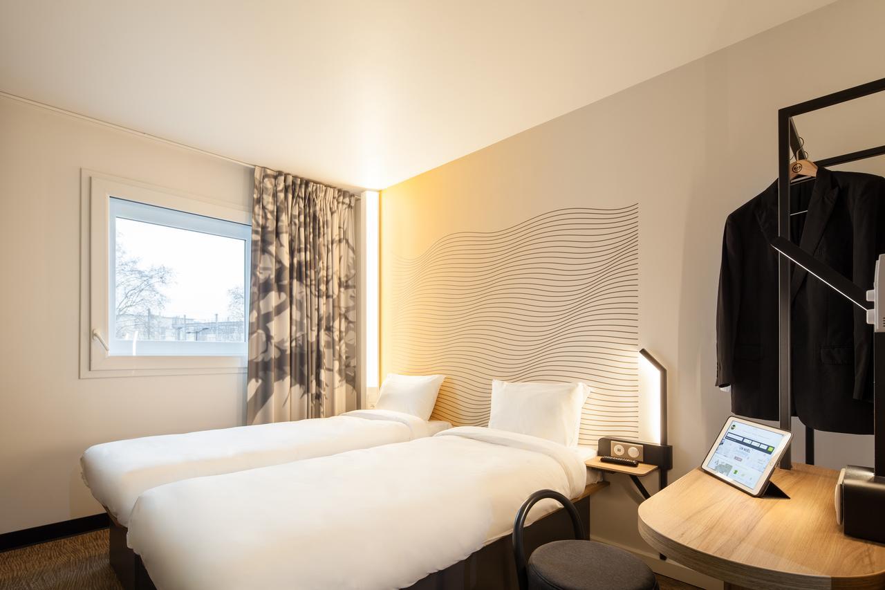 Twin Room,1674753538:JPEG
