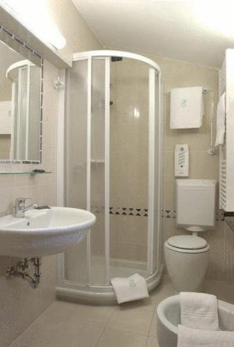 Triple Room,61888516:JPEG