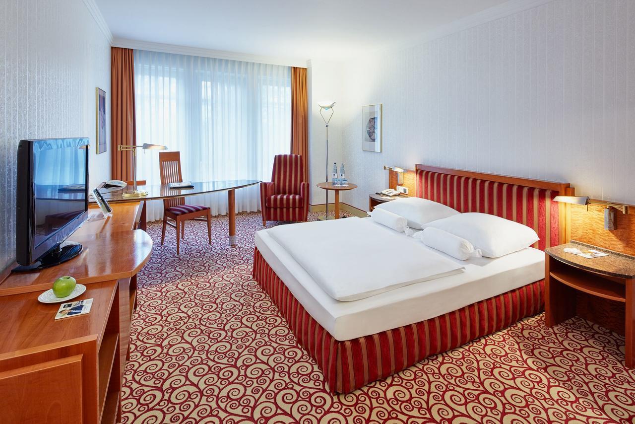 Standard Queen Room