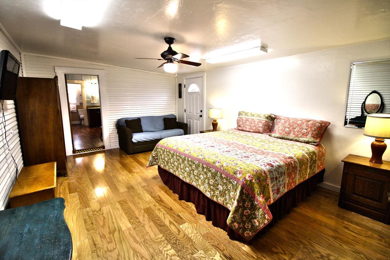 King Suite Kitchen