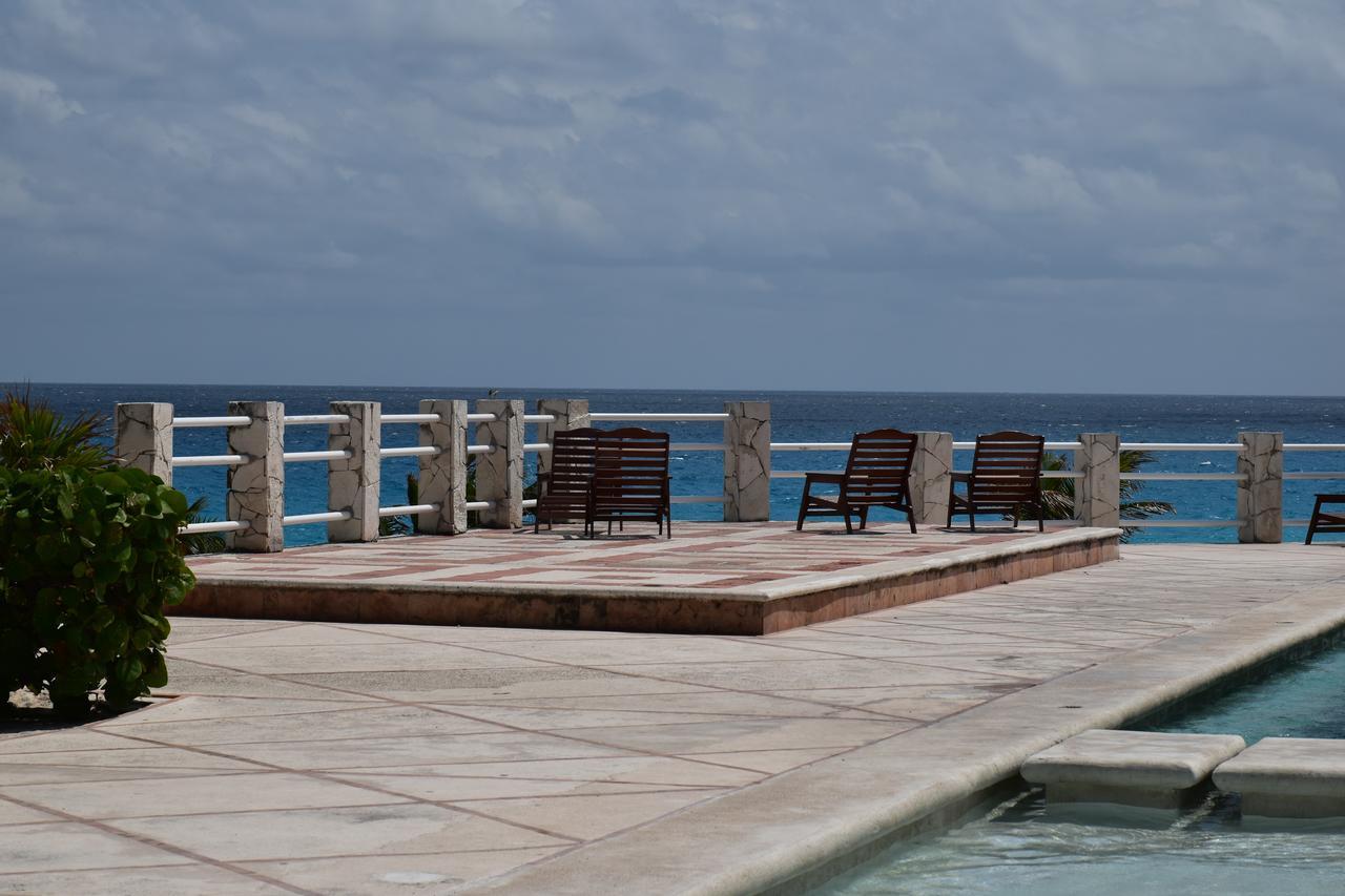 King Suite Pool View