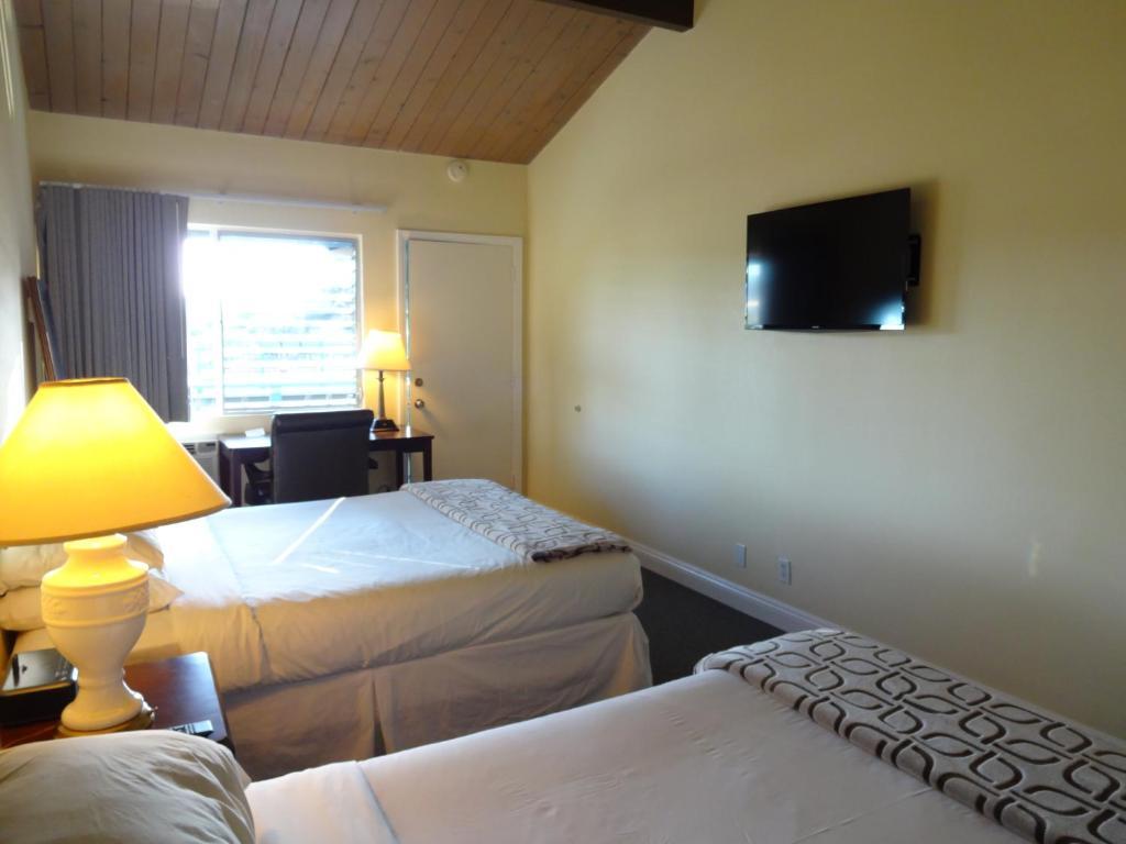 Deluxe Queen Room with Two Queen Beds