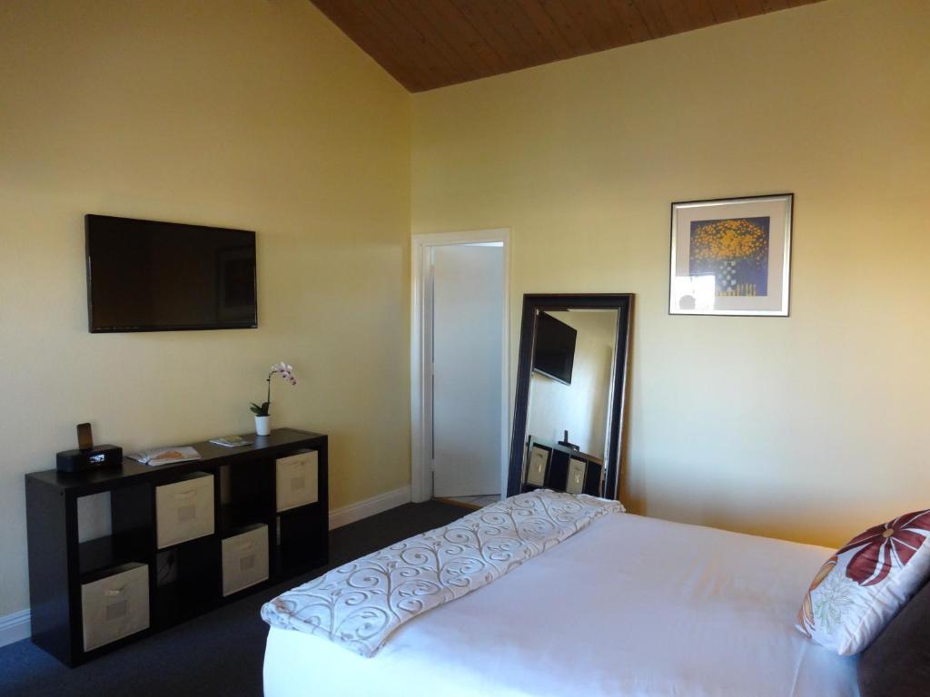 Deluxe Queen Room Two Queen Beds