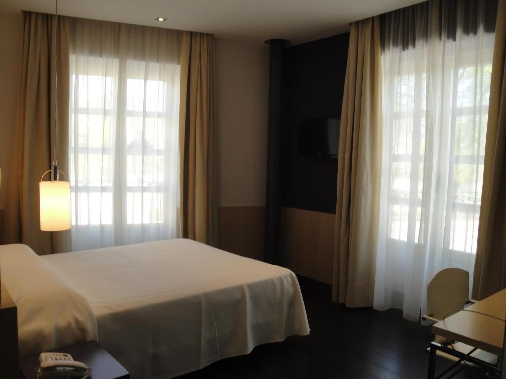 Double or Twin Room,64171027:JPEG