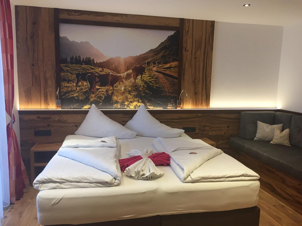 Double Room Balcony,159623700:JPEG