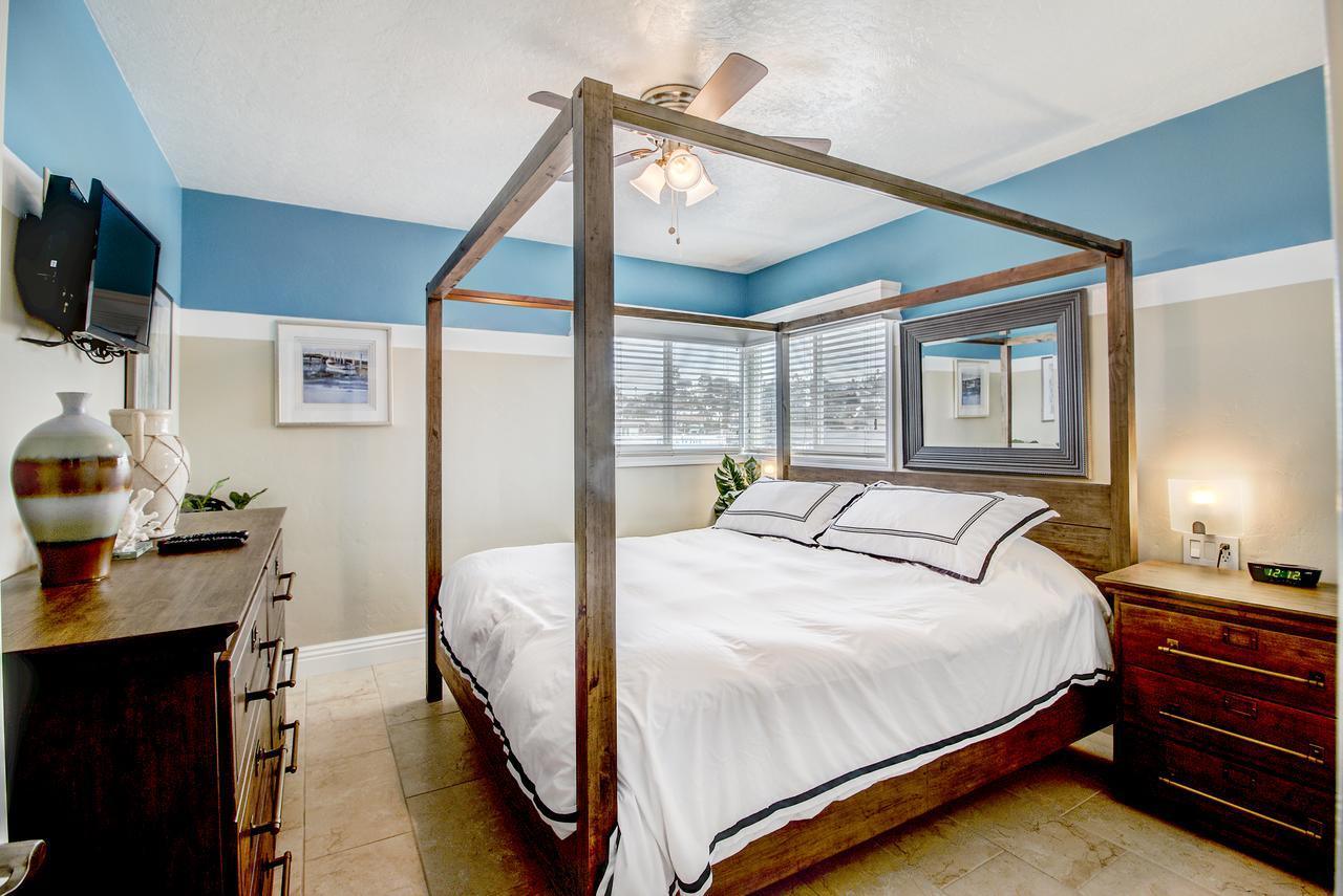 Two-Bedroom Queen Suite W or Kitchen