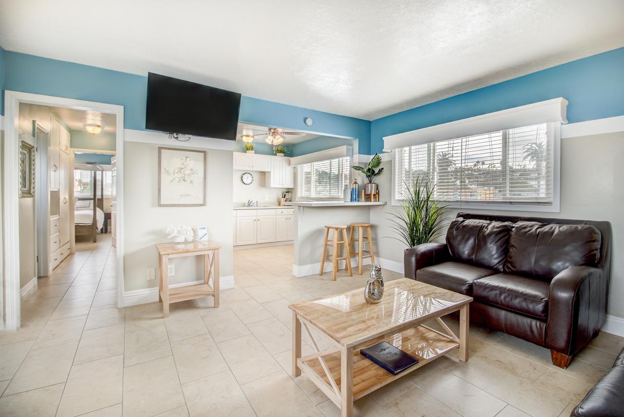 Two-Bedroom Queen Suite W or Kitchen