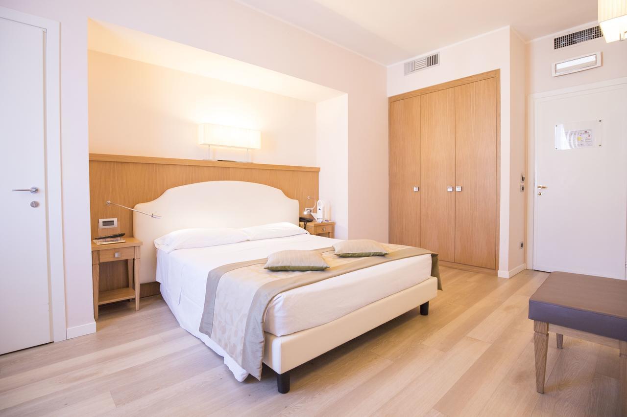 Large Classic Double Room with Spa Access,641740188:JPEG