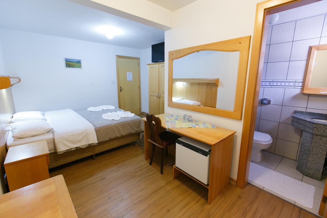 Deluxe King Room,641780190:JPEG