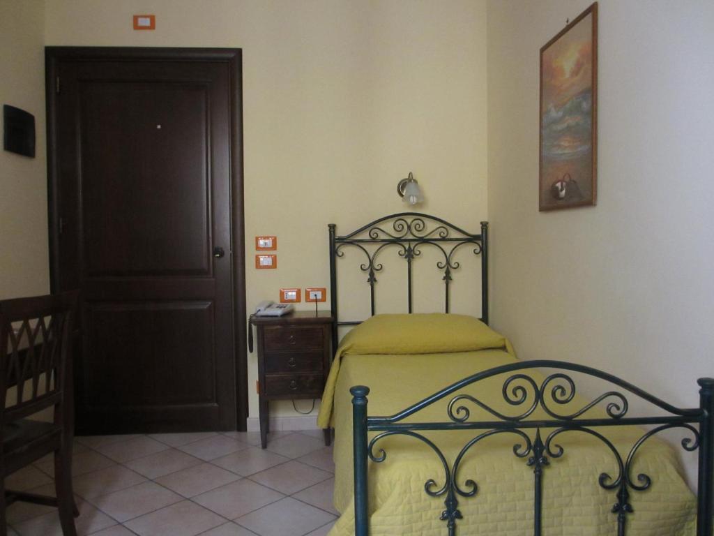 Single Room,64293898:JPEG
