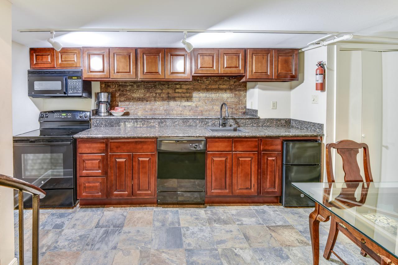 One-Bedroom Apartment,642271470:JPEG