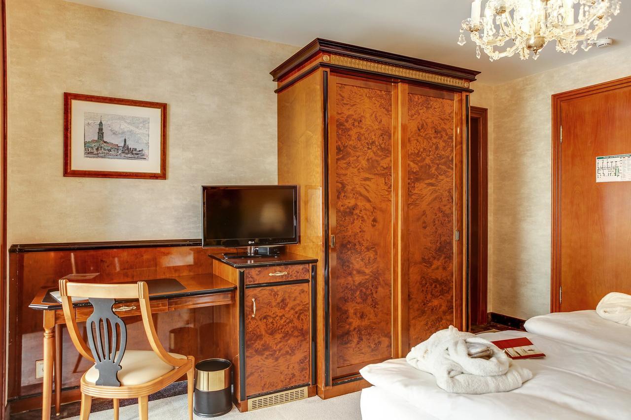 Double Room South Side or Land View