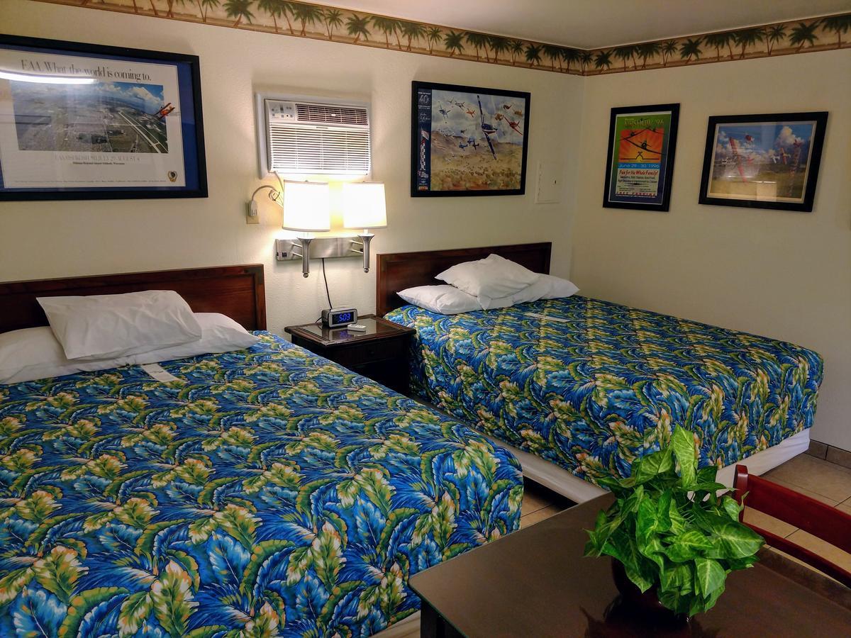 Queen Room Two Queen Beds Kitchen,642733380:JPEG