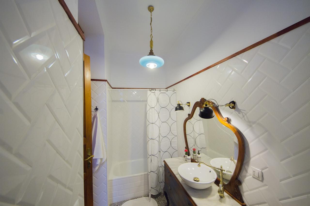 Single Room Private External Bathroom,642884841:JPEG