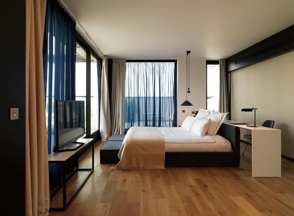 One-Bedroom Suite,78989439:JPEG