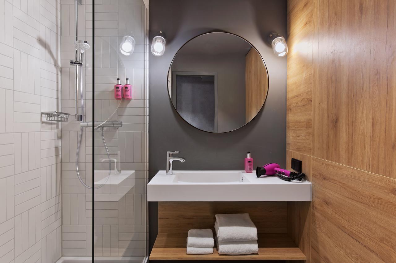 Moxy Queen Room,1498545916:JPEG