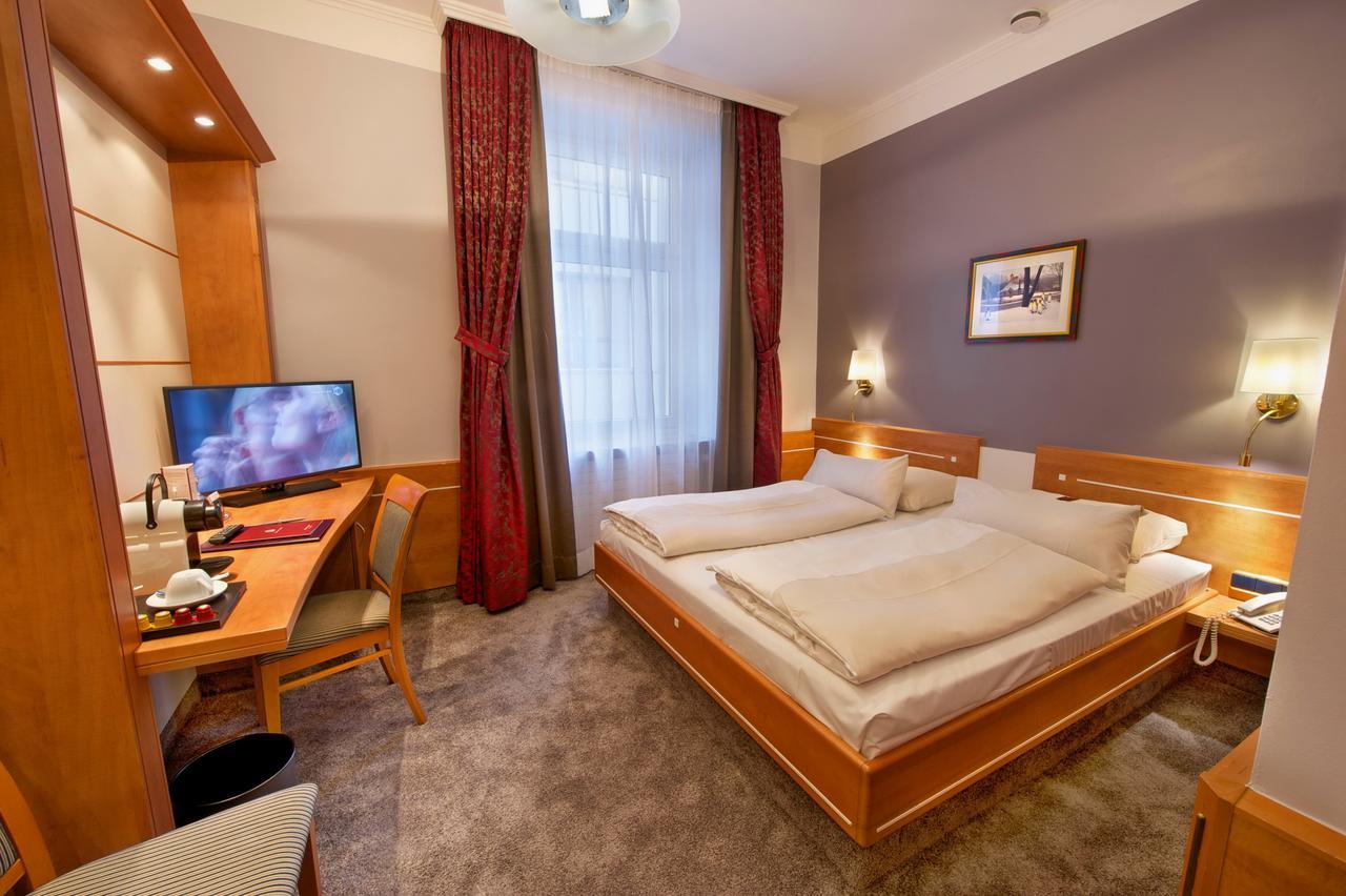 Small Double Room,643560333:JPEG