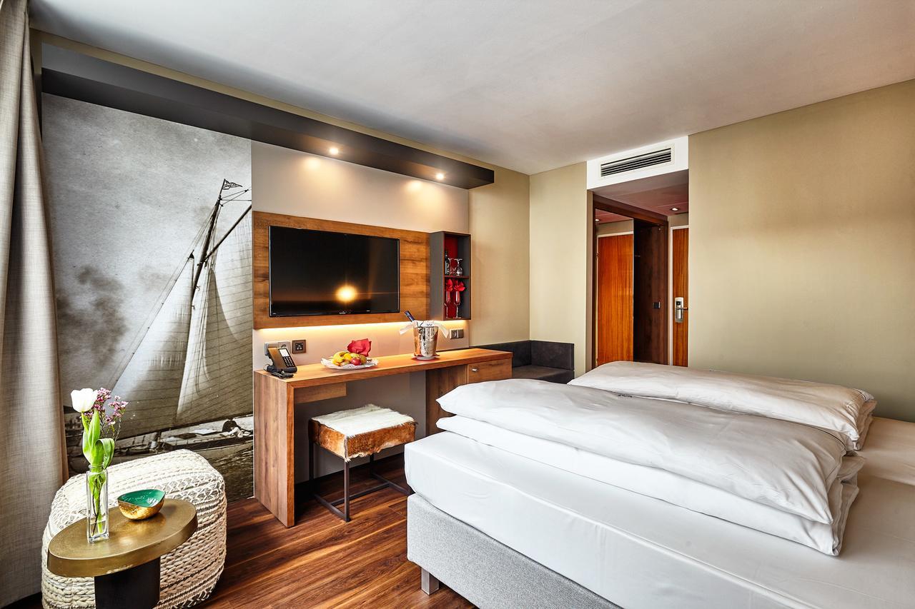 Standard Double Room,702515491:JPEG