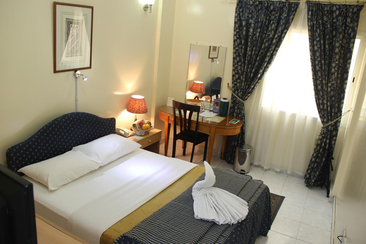 Standard Queen Room