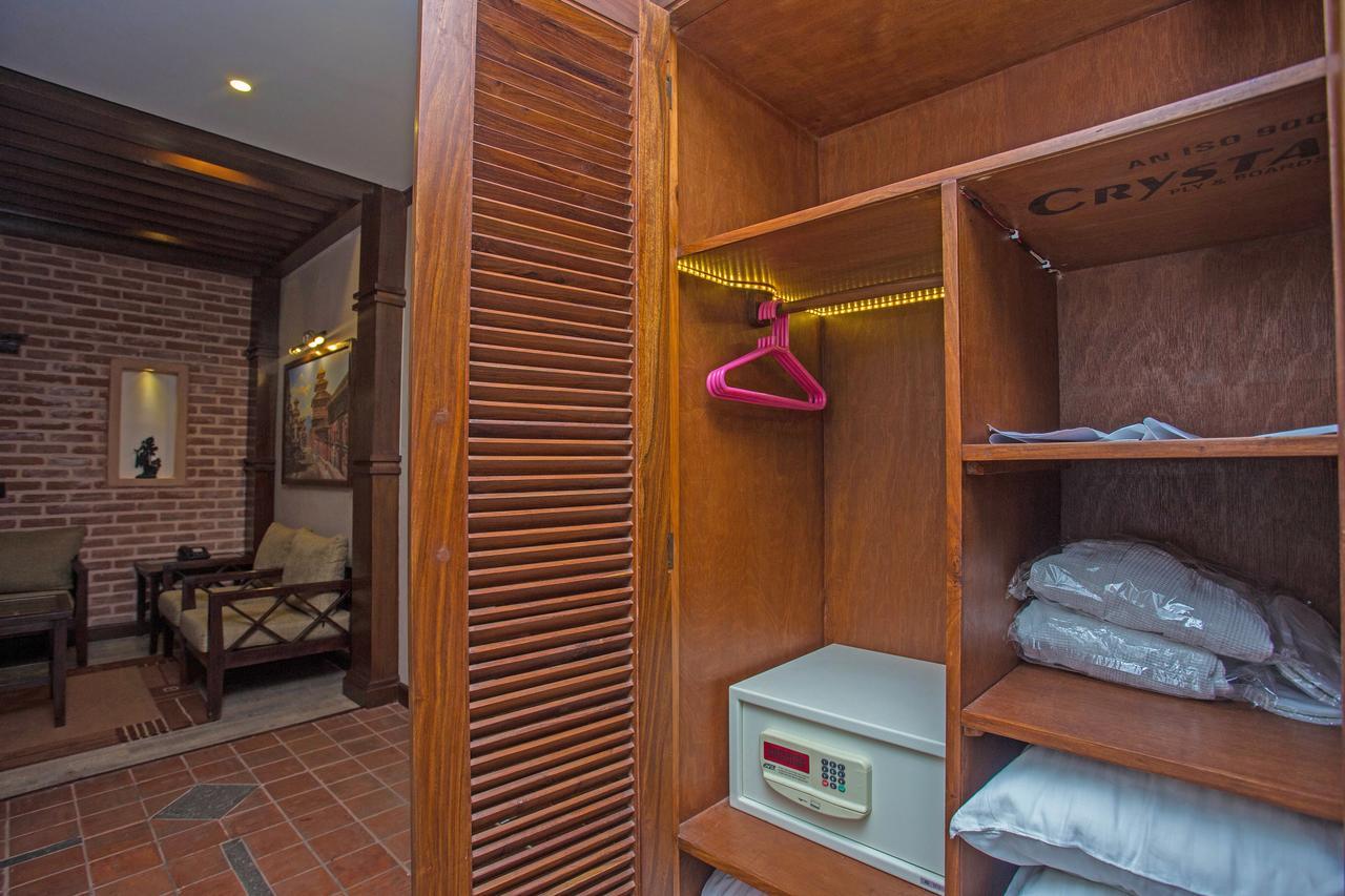 Luxury Suite,644464686:JPEG