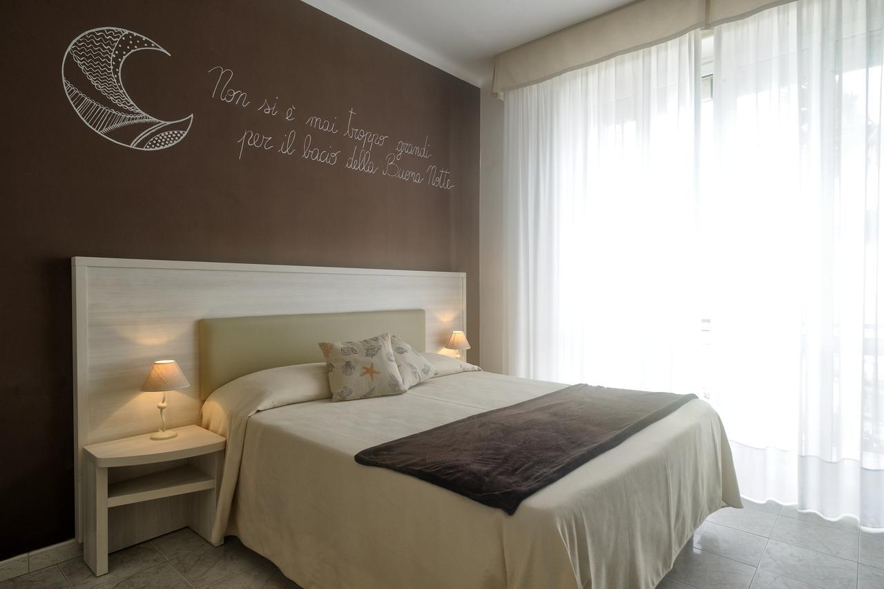 Double or Twin Room Sea View