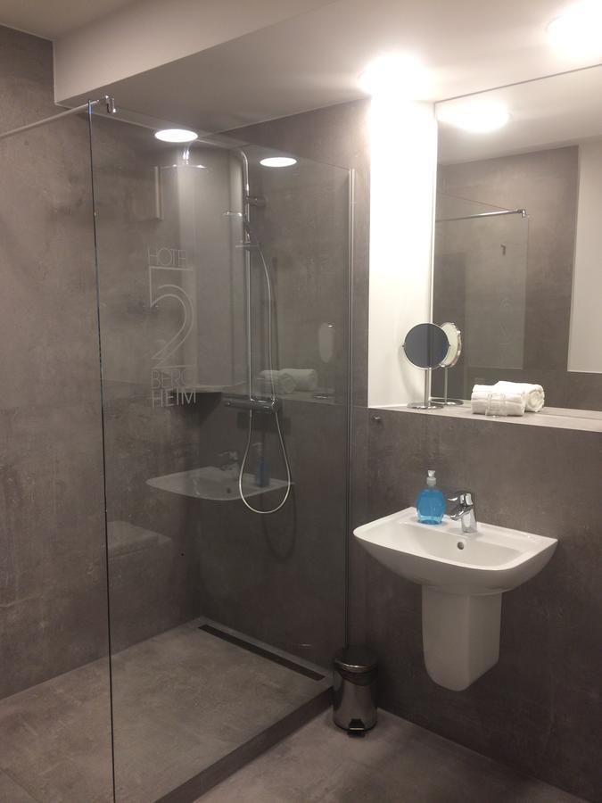 Large Double Room,742842121:JPEG